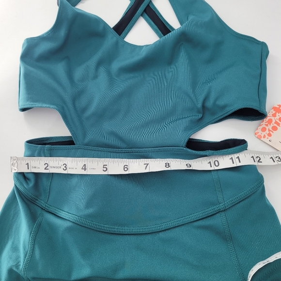 New FREE PEOPLE MOVEMENT BACK IT UP ONESIE Pacific small Petit - Picture 8 of 8